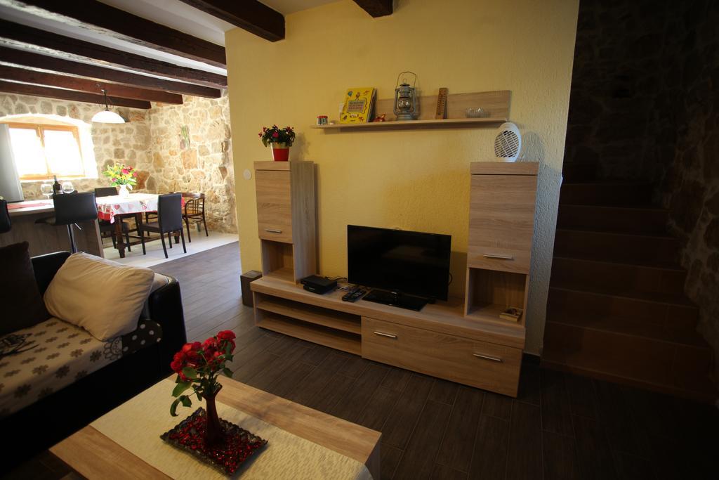 Holiday Home Rasopas Malinska Exterior photo
