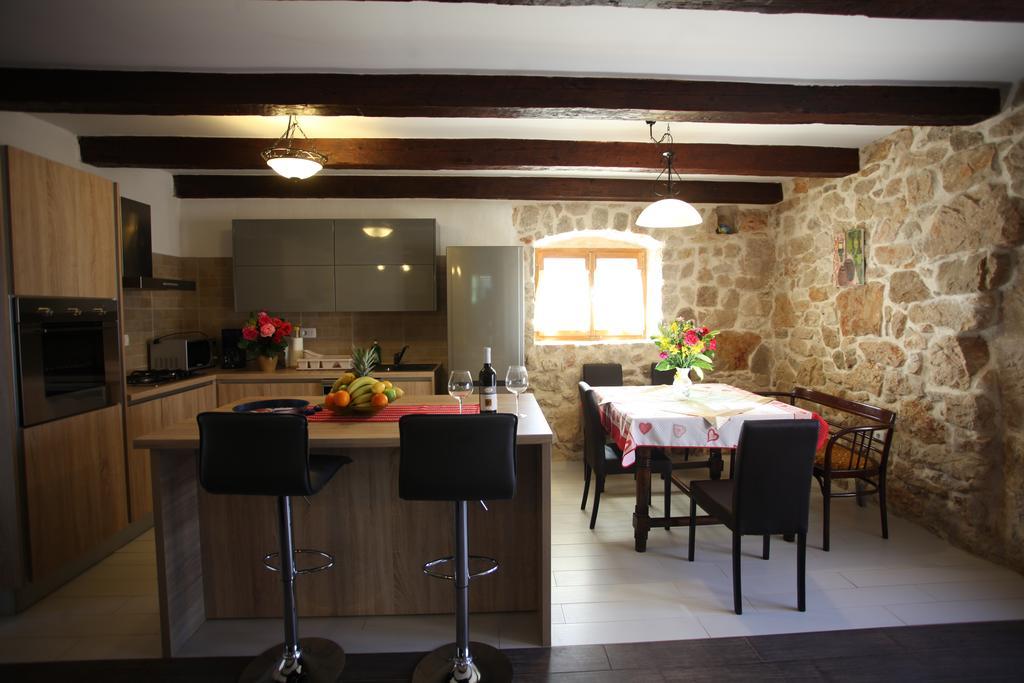 Holiday Home Rasopas Malinska Exterior photo