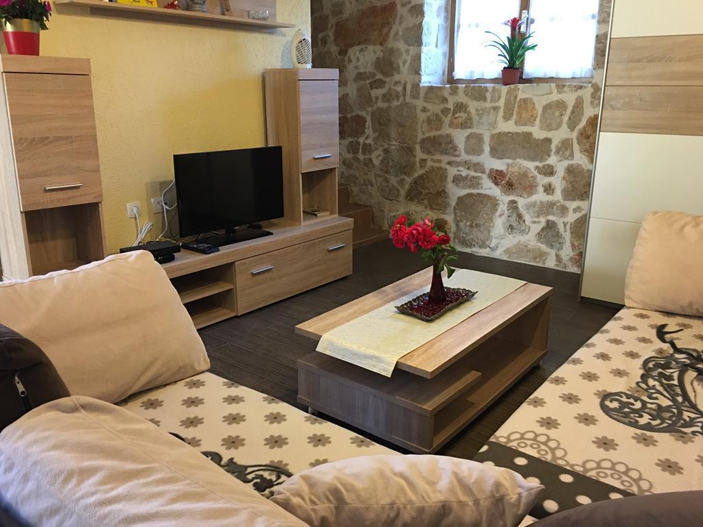 Holiday Home Rasopas Malinska Exterior photo